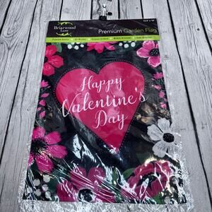 NWT Valentines Day Garden Flag Size 12.5x18